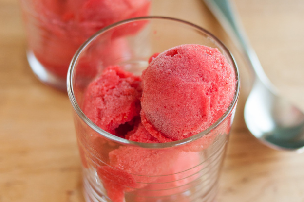 Amazon Reviewers Are Going Absolutely Bananas Over This Soft-Serve Dessert Maker