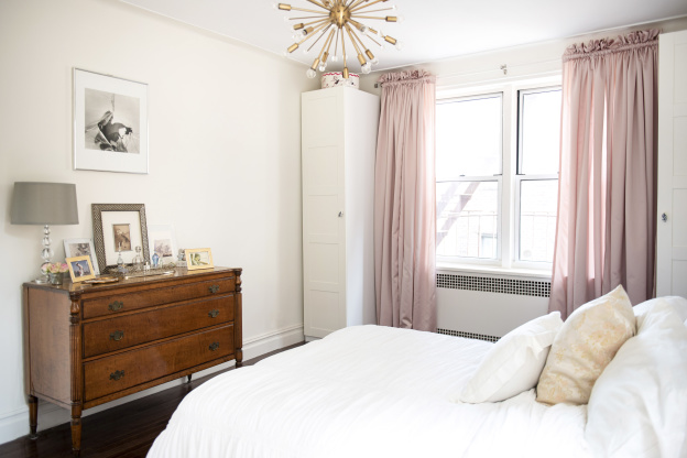 This Rental-Friendly Decorating Trick Can Make Any Bedroom Feel So Much Larger