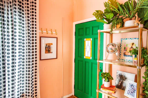3 Entryway Accessories You Should Always Buy Used, According to Home Stagers