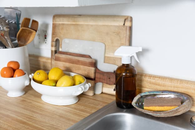 This Stylish Fruit Bowl Helps Ripen Different Fruits at Their Own Pace