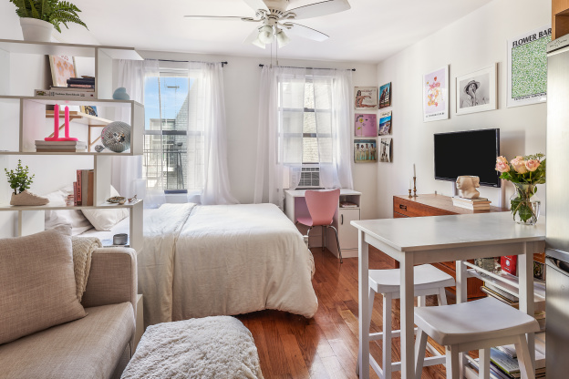 These 14 Homes Highlight Just How Big 200 Square Feet Can Actually Be