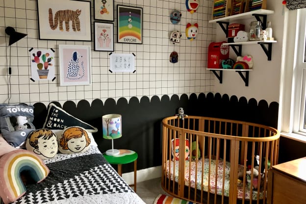 We Are Totally Into This Black-And-White Kids' Room (Scalloped Details! Grid Wallpaper!)