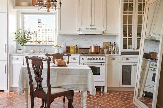 See How Pillowcases Instantly Revamped These Windows (So Vintage!)