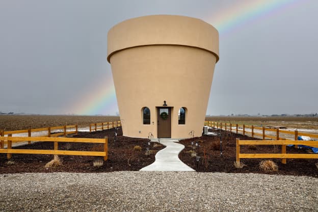 This Flower Pot-Shaped House Is Shockingly Beautiful Inside