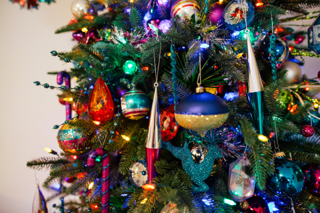 This $20 Amazon Hack Will Prevent Your Christmas Ornaments from Falling and Breaking This Year