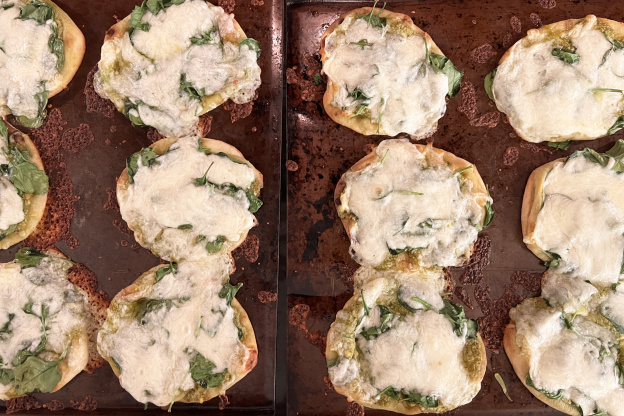 Our Favorite Naan Pizzas Come Together Super Quickly — And Only Require 4 Ingredients