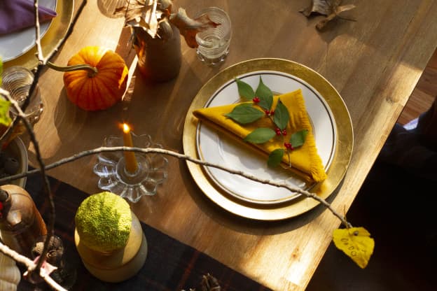 How to Create an Easy, Beautiful Thanksgiving Table — With Help From the Kids!