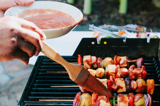 4 Tips to Win Grilling Season — And One That Makes Dinner More Enjoyable for Everyone (Partner)