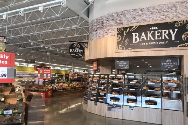 5 Things You Should Know Before Buying Bakery Items at the Grocery Store, According to Employees