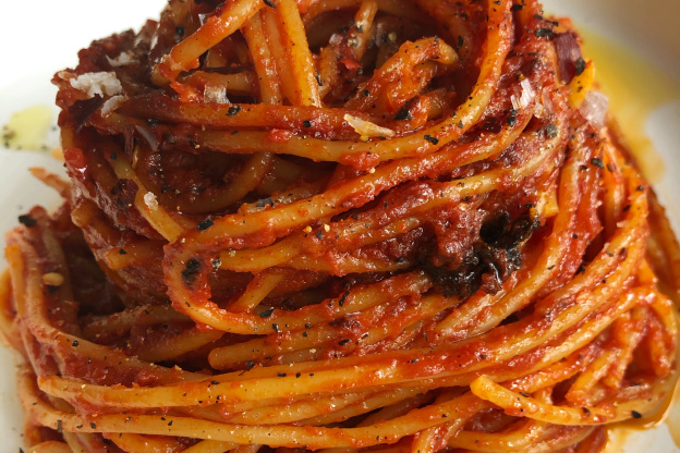 This Viral Spaghetti Recipe Is So Good It Doesn't Even Need Cheese