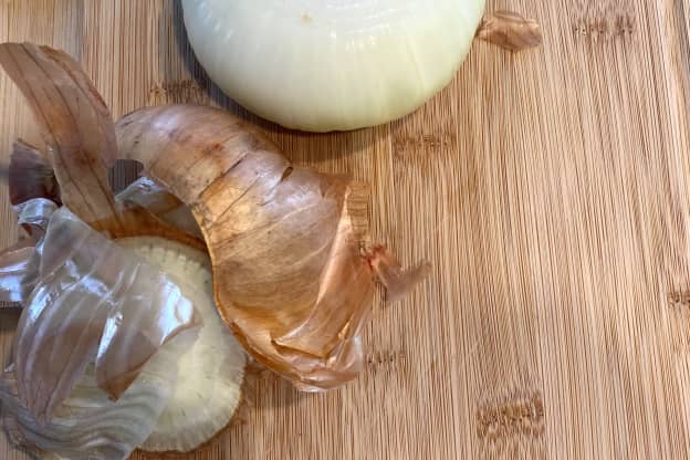 I Tried This No-Fuss Onion-Peeling Hack and It's the Only Method I Want to Use Now