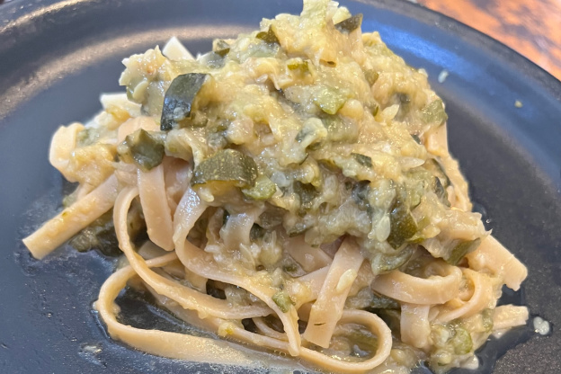 I Tried Meghan Markle's 3-Ingredient Zucchini Pasta Sauce and It's the Perfect Dish for Summer Nights