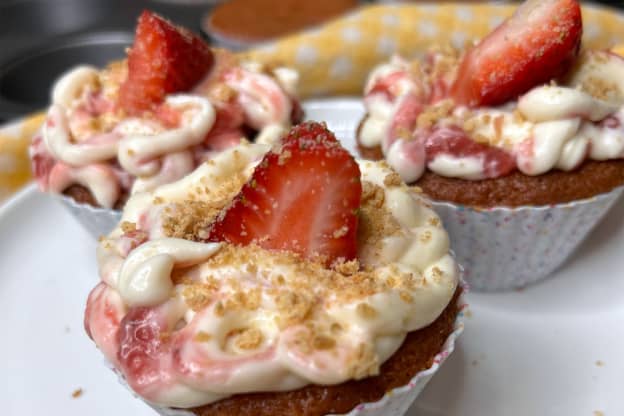 I Tried King Arthur's Strawberry Cheesecake Cupcake Recipe, and It's a Keeper