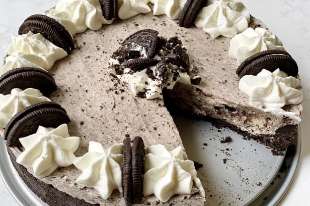 This No-Bake Oreo Cheesecake Practically Makes Itself