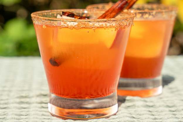 The “Autumn Aperol Spritz” I'll Be Sipping All Fall (It’s the Perfect Cocktail!)