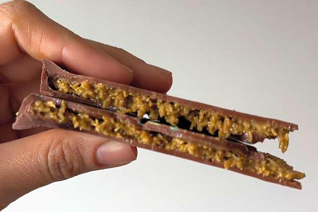 Lindt Just Dropped a Limited-Edition Dubai Chocolate Bar That's Cheaper than the Famous One, and It's Even Better than I Hoped