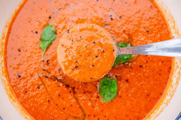 Kate Hudson's 4-Ingredient Tomato Soup Is So Cozy, I've Already Made Two Pots in a Week