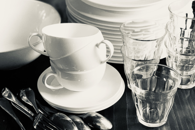 How to Actually Get Coffee and Tea Mugs Clean, According to a Barista