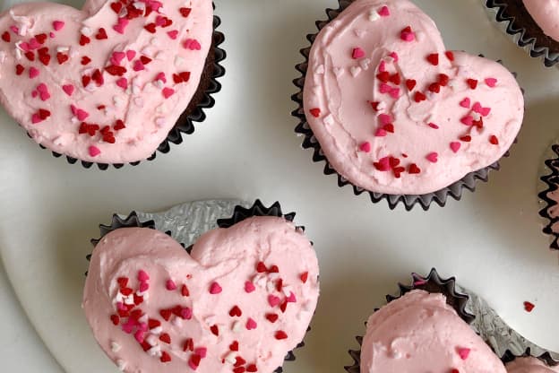 The Ingenious Trick for Making Heart-Shaped Cupcakes