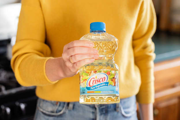 What's the Difference Between Corn Oil, Canola Oil, and Vegetable Oil?