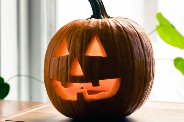 6 Brilliant Grandma Tips That Make Pumpkin Carving So Much Easier