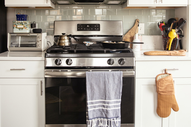 I Cleaned My Stove Grates with Oven Cleaner and They Look Amazing