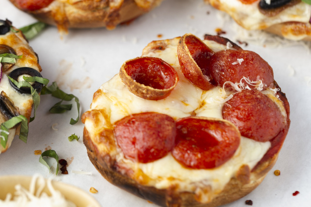 These Infinitely Adaptable Pizza Bagels Are Wonderfully Nostalgic