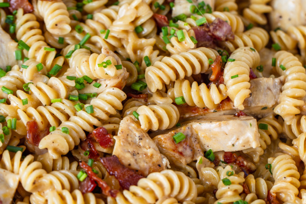 Chicken Bacon Ranch Pasta Is Our New Favorite Weeknight Dinner