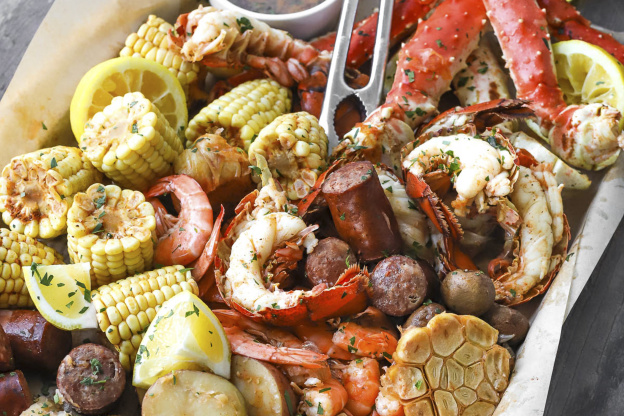 Here's How to Nail a Classic Seafood Boil