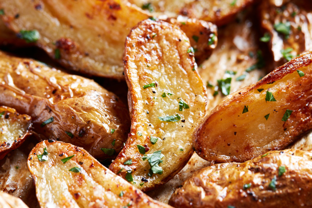 You'll Want to Serve These Crispy Garlic Butter Potatoes With Everything