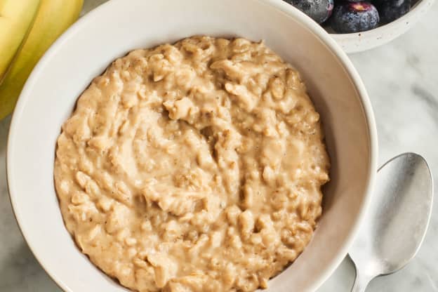 The Delicious Oatmeal Hack I Do Every Single Morning to Make It Unbelievably Creamy