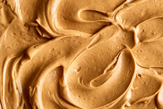 These No-Bake Butterfinger-Stuffed Gingerbread Men Are the Easiest Treats You'll Make This Week