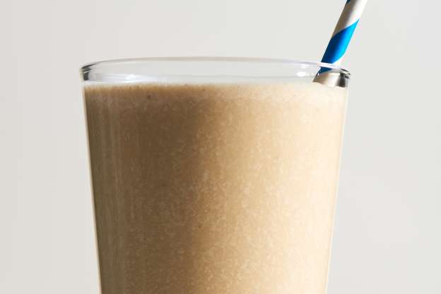 This 3-Ingredient Peanut Butter Banana Smoothie Is Cool, Creamy, and Completely Satisfying