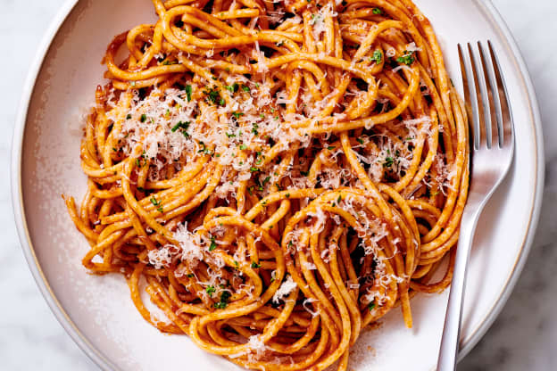 A $1 Pantry Staple Is the Star of This Brilliant 5-Ingredient Pasta