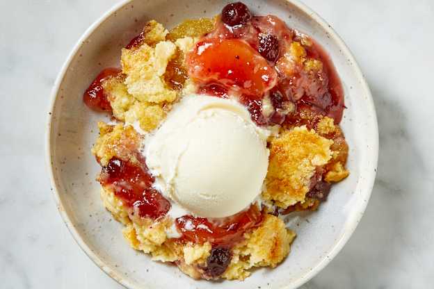 4-Ingredient Thanksgiving Dump Cake