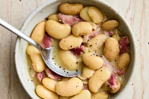 I Make These Easy Southern-Style Beans on Repeat