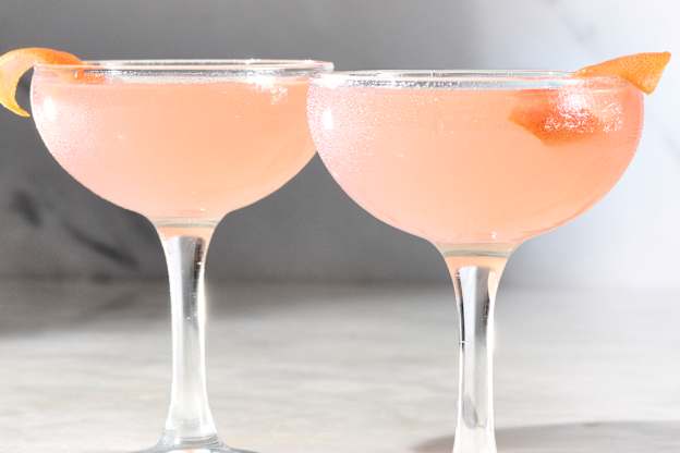 Taylor Swift's Favorite Cocktail Is Actually Too Easy to Make and Drink