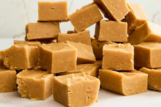 This 4-Ingredient Fudge Tastes Like the Best Part of a Reese's Peanut Butter Cup