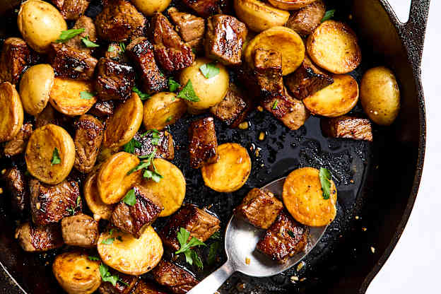 My Garlic Butter Steak Bites Taste Like You're Eating Out at a Fancy Restaurant