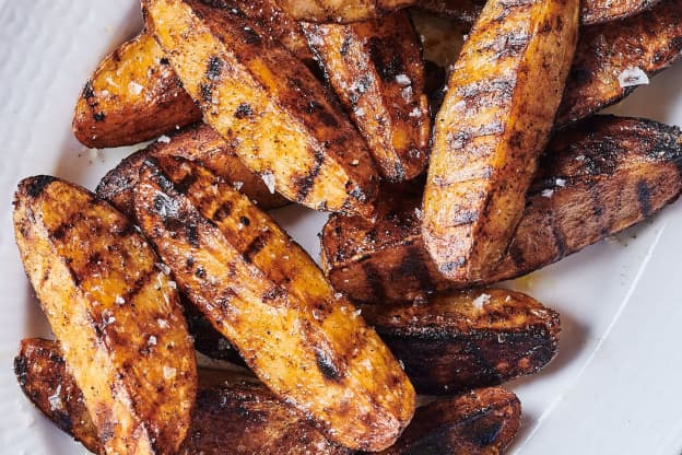 The 4-Ingredient Crispy Potatoes I'm Grilling Every Single Weekend (Everyone Says They're 