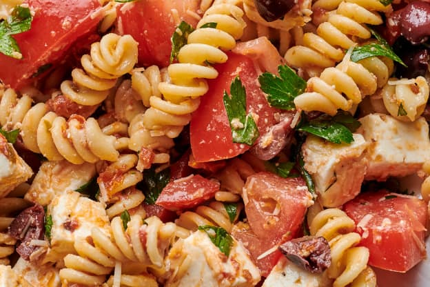 Roasted Red Pepper Chipotle Pasta Salad Is the Easy Recipe You Need to Make This Week