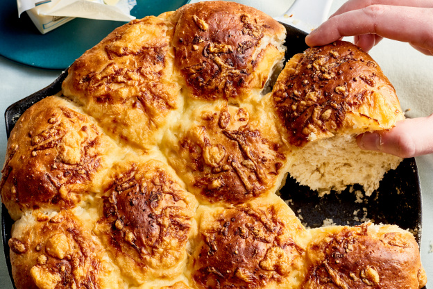 These Soft Cheddar Rolls Have a Very Irish Ingredient