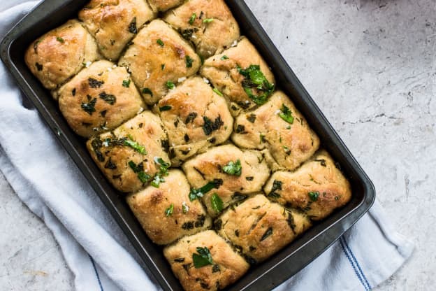 This Buttery, No-Knead Garlic Tear and Share Bread Is Just Too Easy