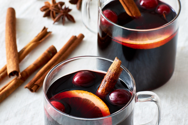 This Slow Cooker Mulled Wine Will Make You So Cozy