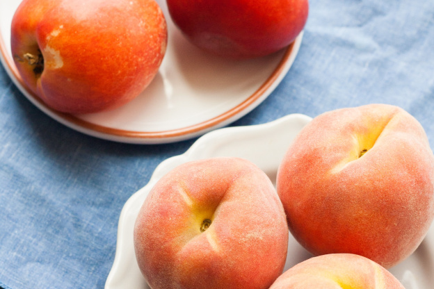 What's the Difference Between Peaches and Nectarines?