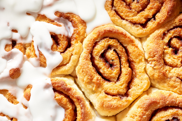 These No-Bake Mini Cinnamon Roll Cheesecakes Are a Game-Changer