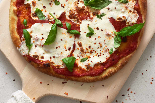 The 5 Key Steps to Stretching Pizza Dough