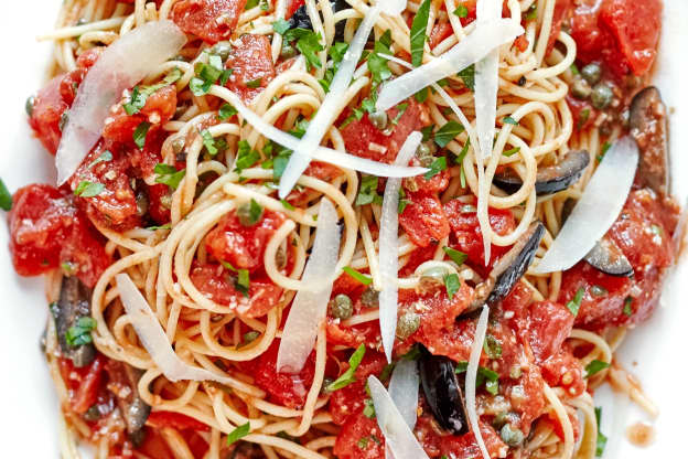 One-Pot Pasta Puttanesca Is a Simple, Salty Dinner Star