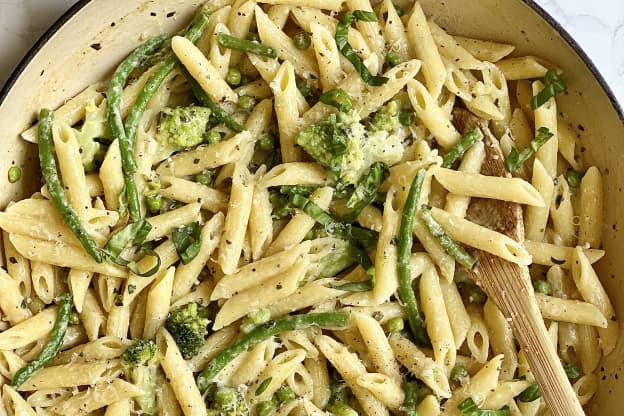 This One-Pot Penne Has a Secret Sauce You'll Make All Summer