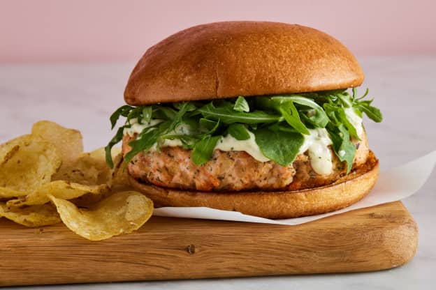 These Lemon-Dill Salmon Burgers Cook in 5 Minutes Flat